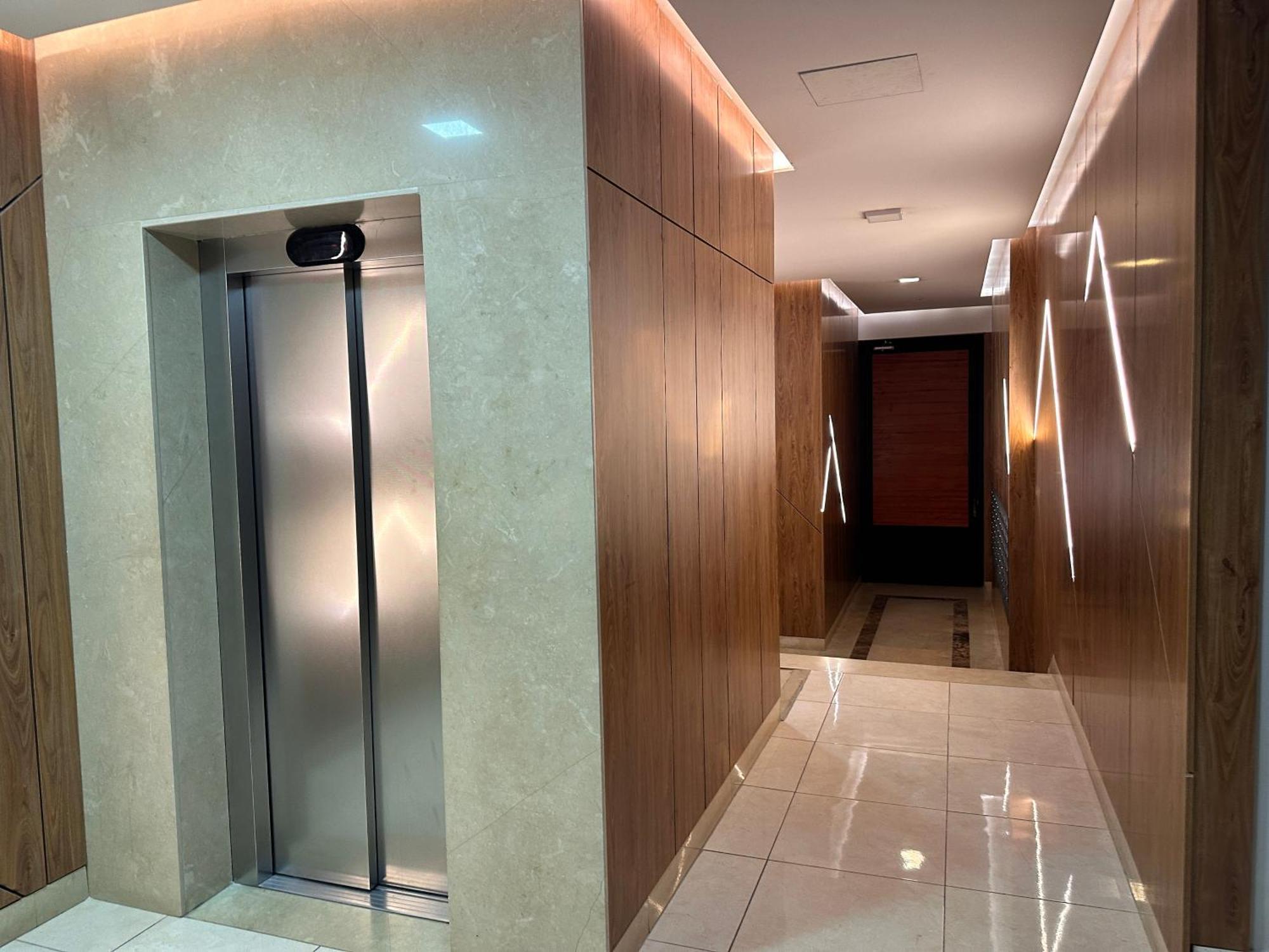 Spacious 2-Bedroom Apartment Near Center Tirana Exterior foto