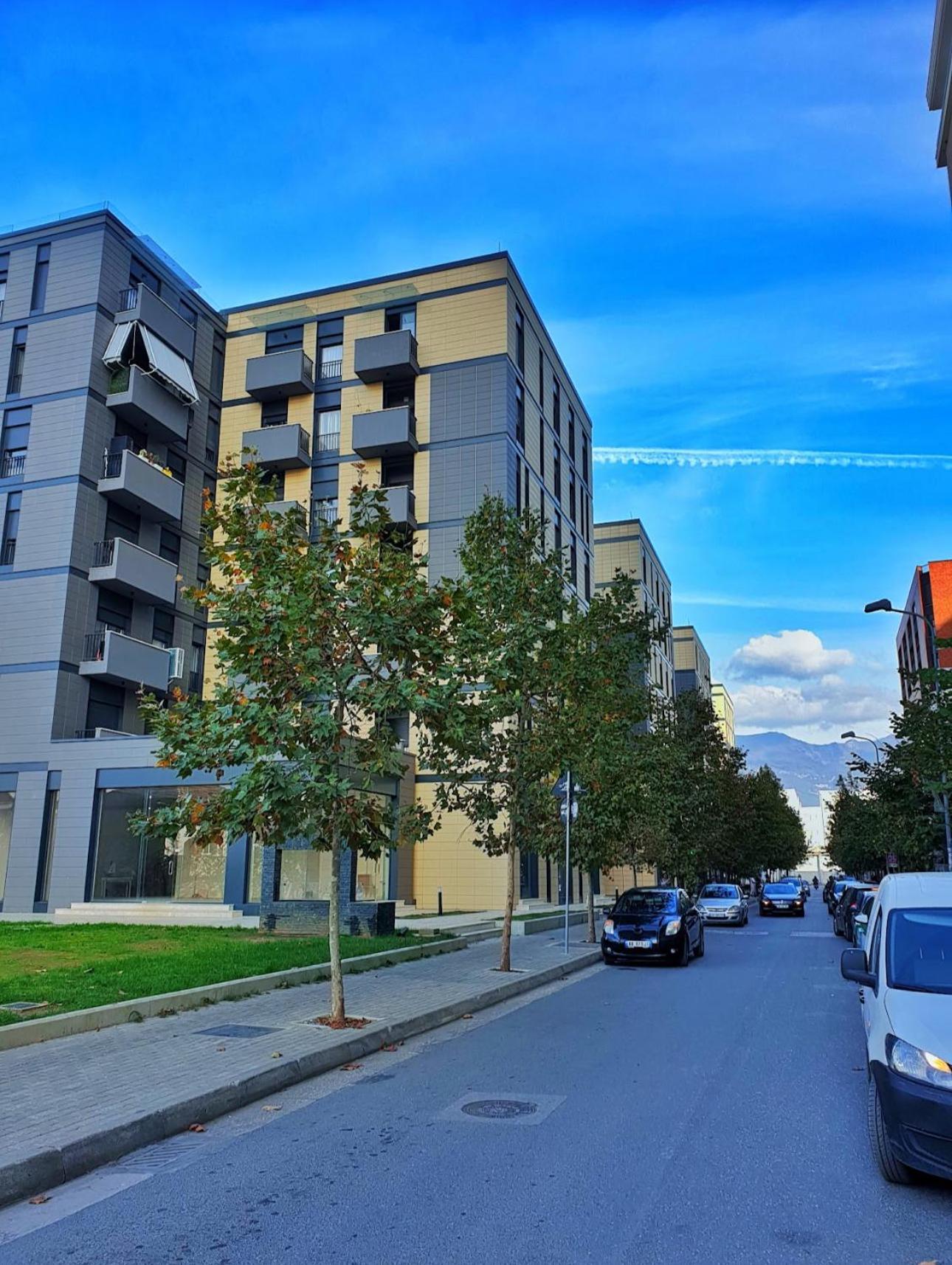 Spacious 2-Bedroom Apartment Near Center Tirana Exterior foto